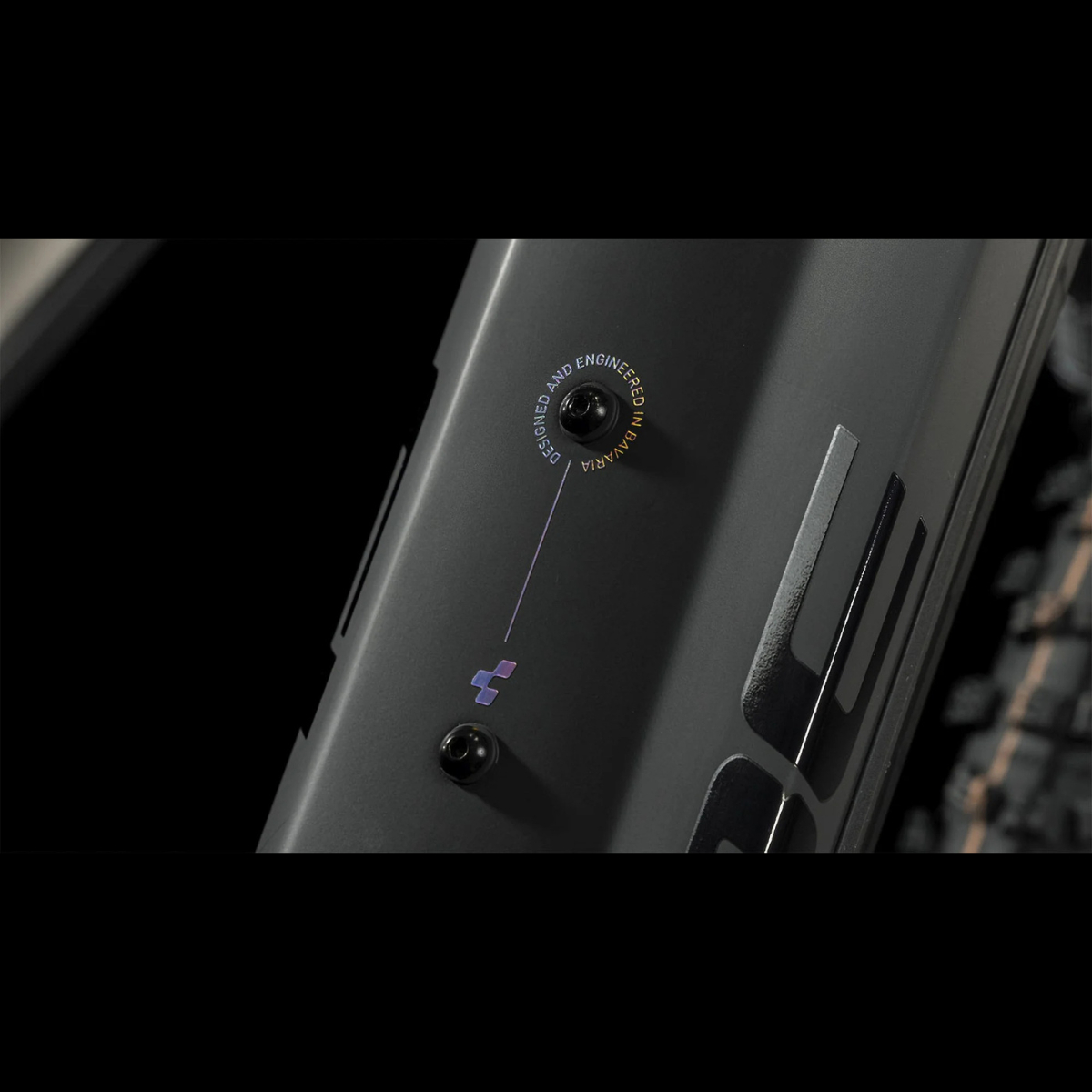 Cube Stereo Hybrid 140
